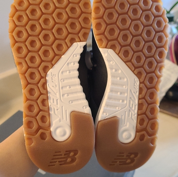 New balance shoes 247 - Picture 4 of 5